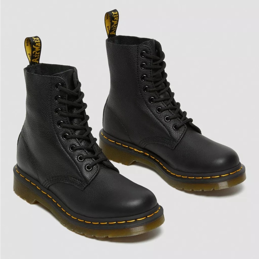 Dr. Martens AirWair 1460 Pascal Virginia Leather Lace Up Boots Black Size 7 Used